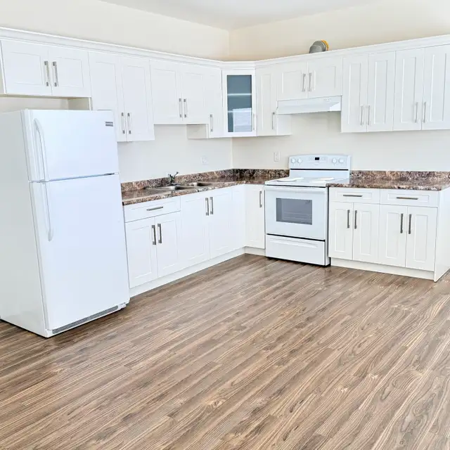 walk-in basement with view - Photo 2