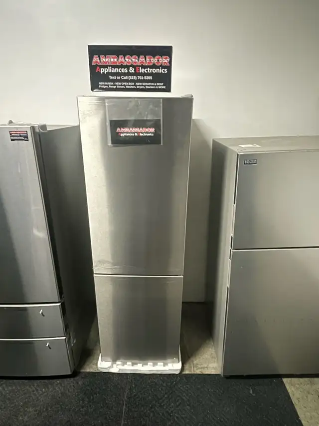 NEW 24" Whirlpool  Counter Depth Bottom Freezer Fridge11.3 Cu.Ft