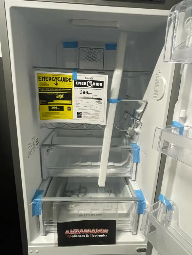 NEW 24" Whirlpool  Counter Depth Bottom Freezer Fridge11.3 Cu.Ft - Photo 4