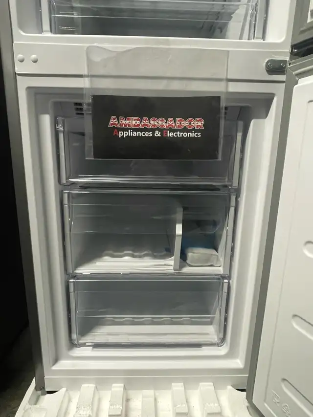 NEW 24" Whirlpool  Counter Depth Bottom Freezer Fridge11.3 Cu.Ft - Photo 5