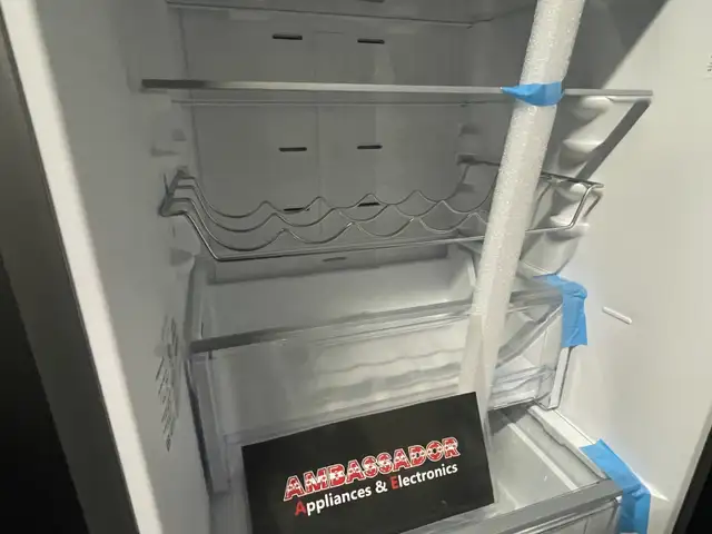 NEW 24" Whirlpool  Counter Depth Bottom Freezer Fridge11.3 Cu.Ft - Photo 6