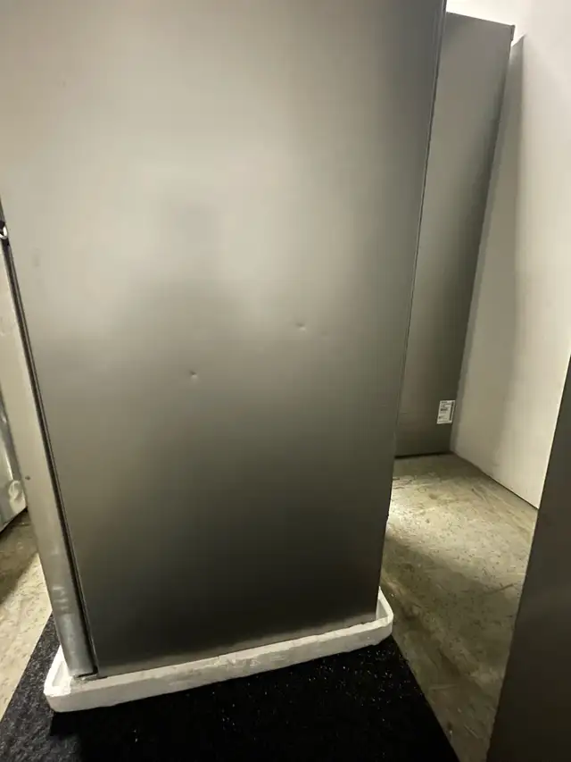 NEW 24" Whirlpool  Counter Depth Bottom Freezer Fridge11.3 Cu.Ft - Photo 8