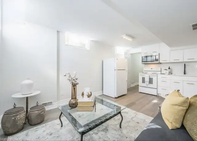 EXECUTIVE 1-BEDROOM LEGAL SUITEWest End Guelph  May 1 - June 1 - Photo 3