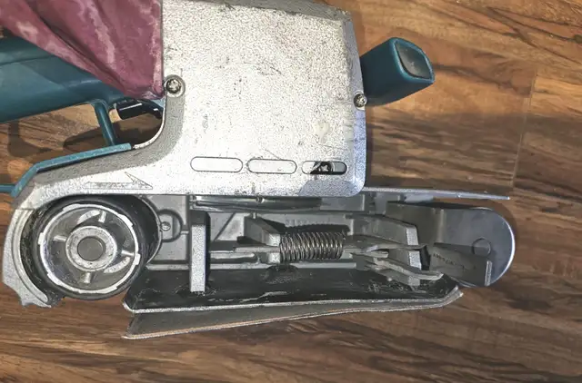 MAKITA BELT SANDER    MODEL #9924DB - Photo 5