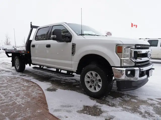 2022 Ford F-350 XLT 4WD Crew Cab | HEAVY DUTY FLAT DECK!! - Photo 7