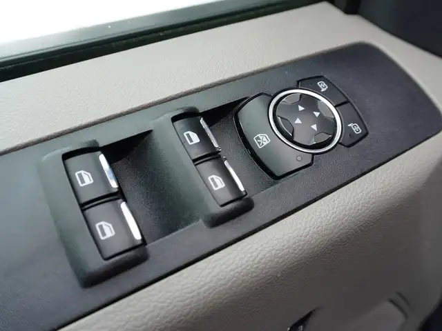 2022 Ford F-350 XLT 4WD Crew Cab | HEAVY DUTY FLAT DECK!! - Photo 15