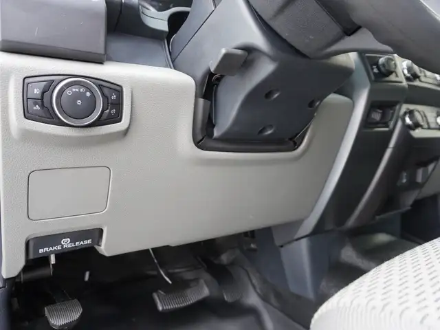 2022 Ford F-350 XLT 4WD Crew Cab | HEAVY DUTY FLAT DECK!! - Photo 16