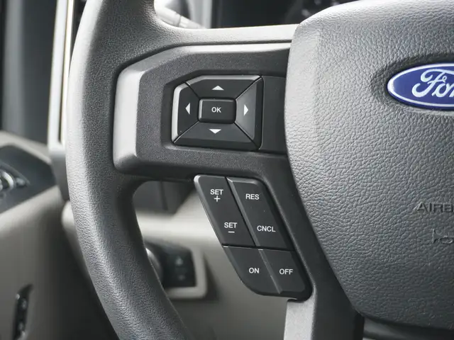 2022 Ford F-350 XLT 4WD Crew Cab | HEAVY DUTY FLAT DECK!! - Photo 18