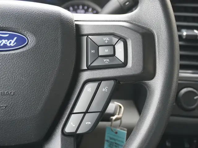 2022 Ford F-350 XLT 4WD Crew Cab | HEAVY DUTY FLAT DECK!! - Photo 19