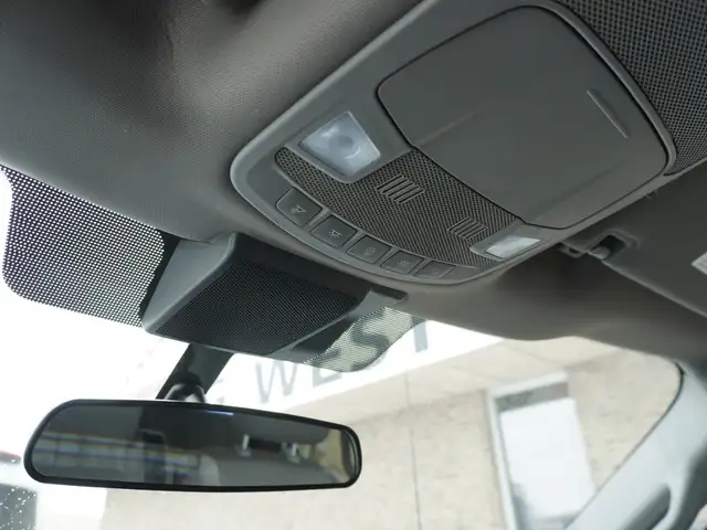 2022 Ford F-350 XLT 4WD Crew Cab | HEAVY DUTY FLAT DECK!! - Photo 20