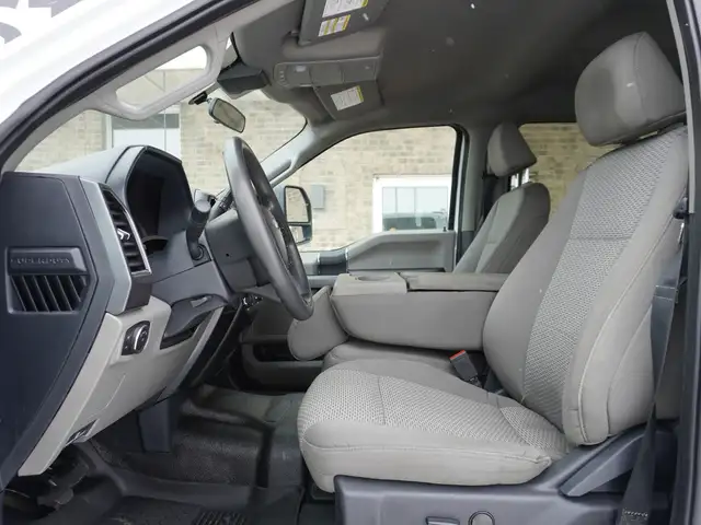 2022 Ford F-350 XLT 4WD Crew Cab | HEAVY DUTY FLAT DECK!! - Photo 21