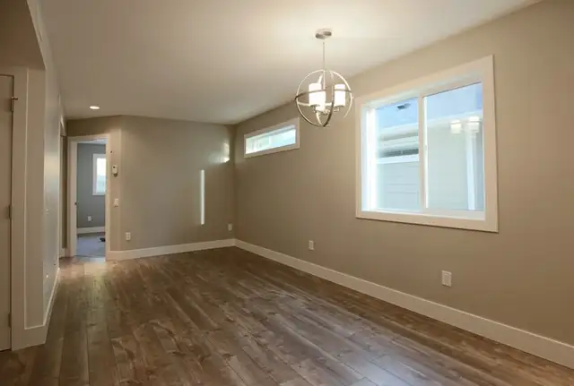 2 Beds 1 Bath townhouse w/patio, In-suite Laundry - April 1 - Photo 2