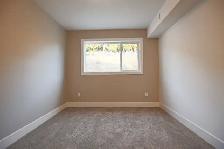 2 Beds 1 Bath townhouse w/patio, In-suite Laundry - April 1 - Photo 4