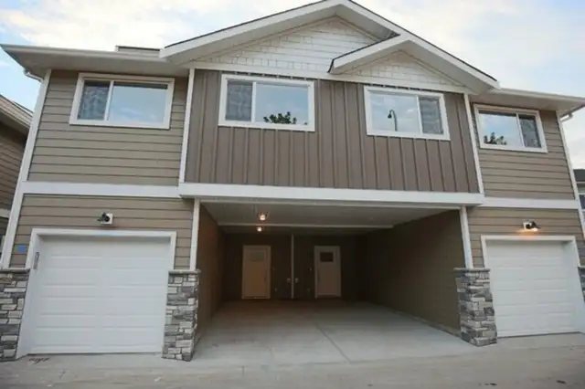 2 Beds 1 Bath townhouse w/patio, In-suite Laundry - April 1 - Photo 7