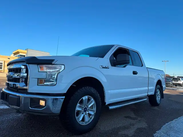 2015 Ford F-150 XLT 4WD - 116K - V6 NON TURBO - CLEAN CAR FAX