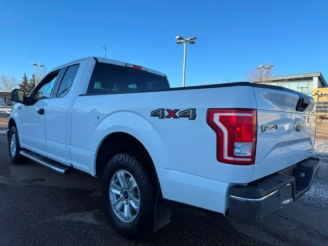 2015 Ford F-150 XLT 4WD - 116K - V6 NON TURBO - CLEAN CAR FAX - Photo 2