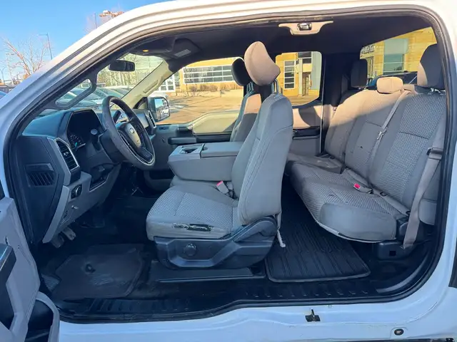 2015 Ford F-150 XLT 4WD - 116K - V6 NON TURBO - CLEAN CAR FAX - Photo 8