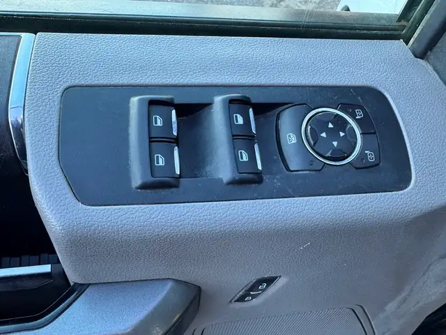 2015 Ford F-150 XLT 4WD - 116K - V6 NON TURBO - CLEAN CAR FAX - Photo 9