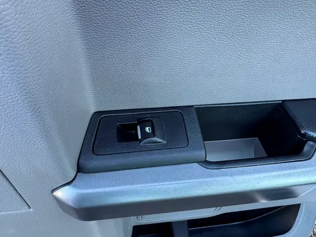 2015 Ford F-150 XLT 4WD - 116K - V6 NON TURBO - CLEAN CAR FAX - Photo 12