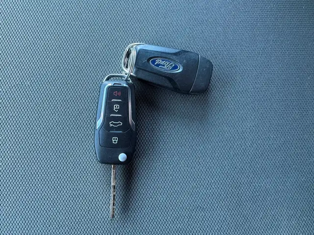 2015 Ford F-150 XLT 4WD - 116K - V6 NON TURBO - CLEAN CAR FAX - Photo 15