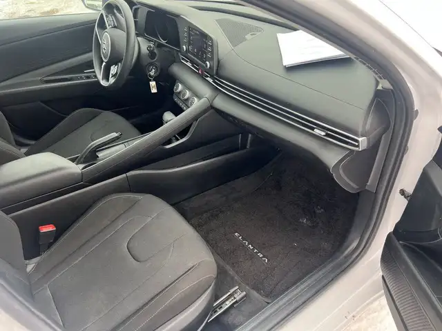 2021 Hyundai Elantra Essential IVT - Photo 2