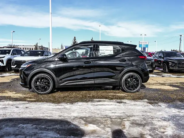2027 Chevrolet Bolt RS - Photo 9