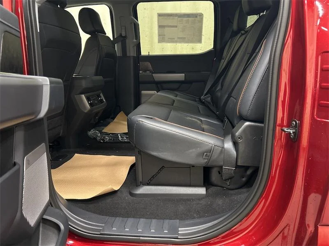 2026 FORD F-350 Super Duty Lariat - Photo 12
