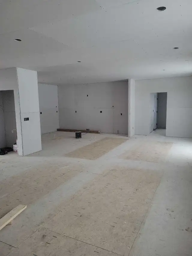 Hiring labourers and/or professional drywallers. board and/o - Photo 2