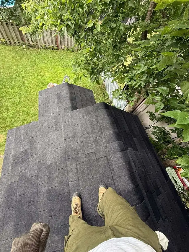 Installateurs de bardeaux pour cabanons et Garage - Photo 5