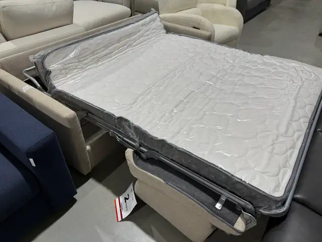Double sized pullout sofa bed - Photo 2