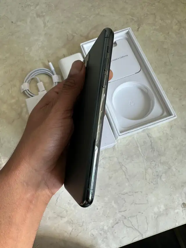 iPhone 11 pro 128GB AirPods/Charger Bundle/Delivery - Photo 2