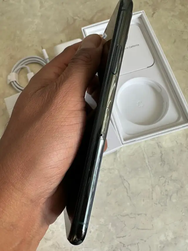 iPhone 11 pro 128GB AirPods/Charger Bundle/Delivery - Photo 4