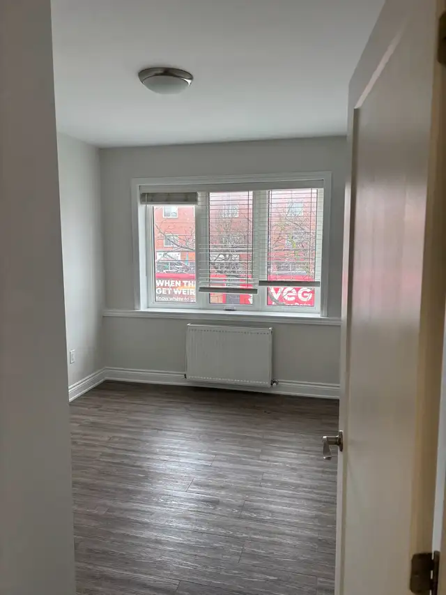 New 3 bedroom apartment in Long branch Etobicoke - Photo 2