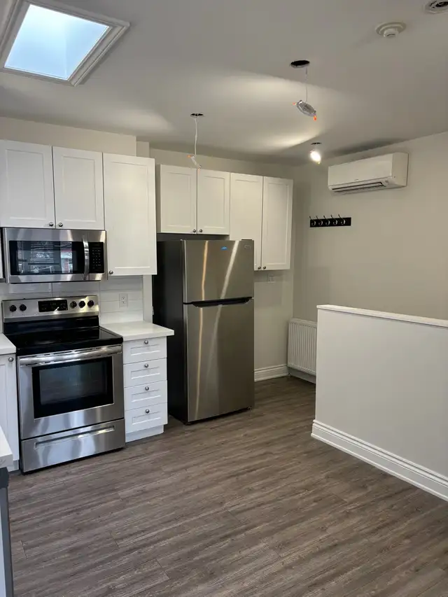 New 3 bedroom apartment in Long branch Etobicoke - Photo 3