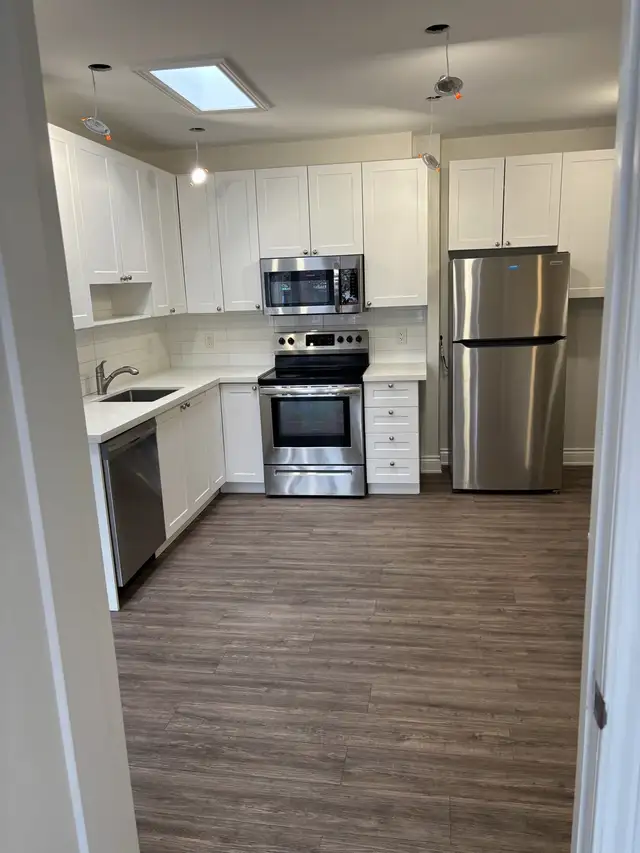 New 3 bedroom apartment in Long branch Etobicoke - Photo 6