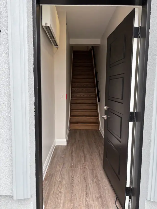 New 3 bedroom apartment in Long branch Etobicoke - Photo 9