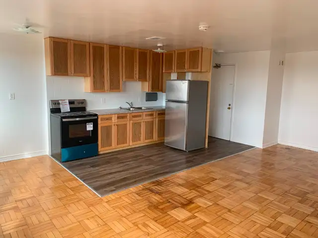 Lge Open 1Bdrm w/MthFree New Kitchen HardwoodFl@Kennedy/Eglinton - Photo 2