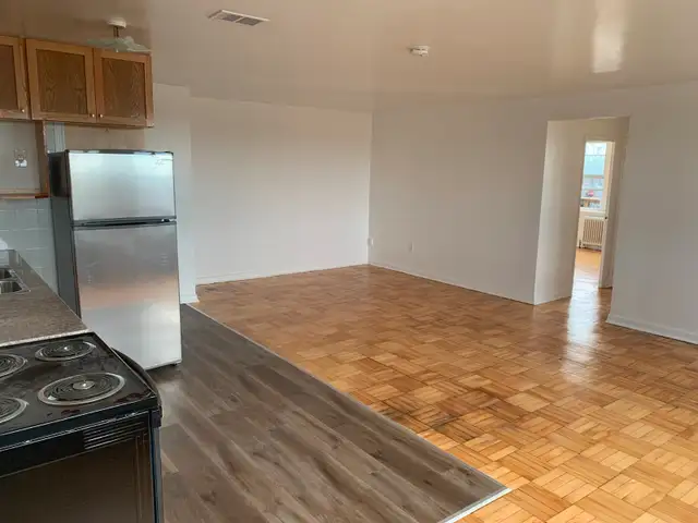 Lge Open 1Bdrm w/MthFree New Kitchen HardwoodFl@Kennedy/Eglinton - Photo 4