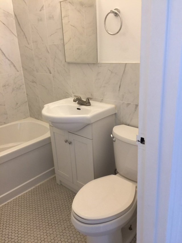 Lge Open 1Bdrm w/MthFree New Kitchen HardwoodFl@Kennedy/Eglinton - Photo 6