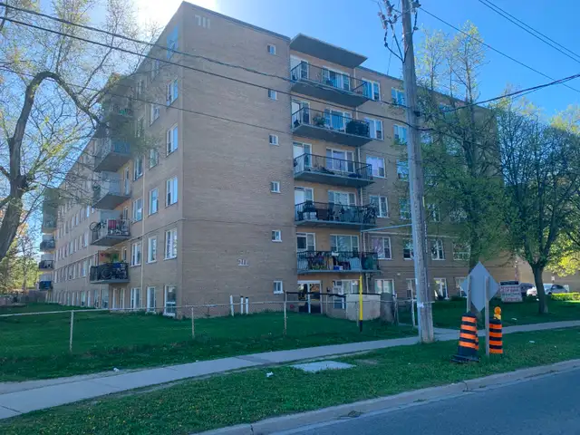 Lge Open 1Bdrm w/MthFree New Kitchen HardwoodFl@Kennedy/Eglinton - Photo 8