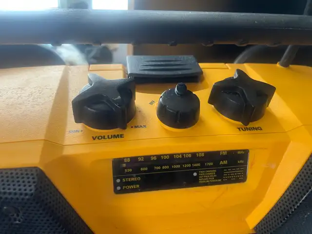 DEWALT very strong construction site radio - Photo 2