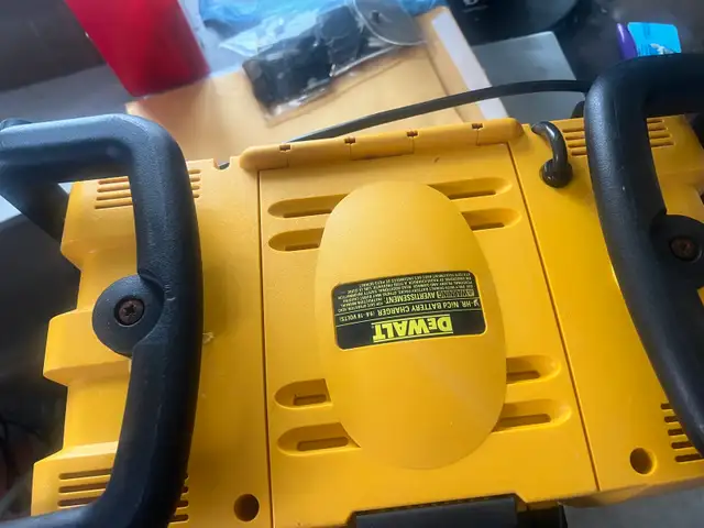 DEWALT very strong construction site radio - Photo 3