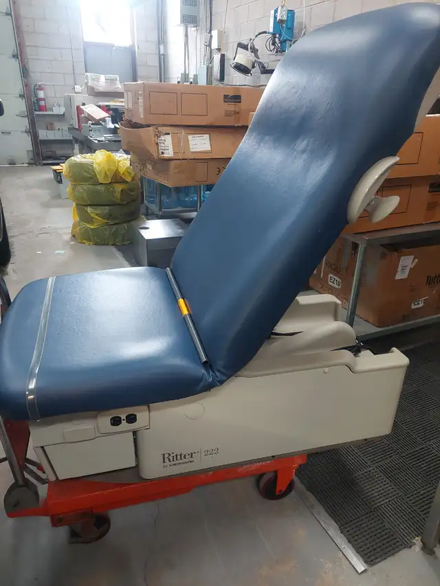 Refurbished Ritter/Midmark 222 Hi-Lo exam table with drawer heat