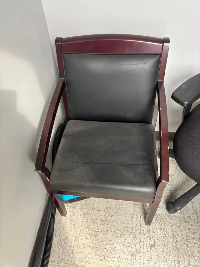 Wooden Visitor Chair-Good Condition-Call us now! - Photo 2
