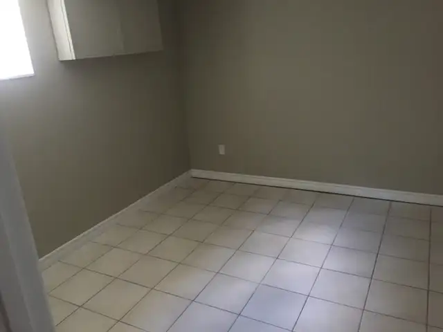 Fully renovated one bedroom basement apartment - Photo 3