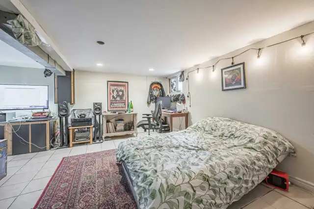 Spacious basement apartment/Pet friendly - Bloor St&Dufferin St - Photo 3