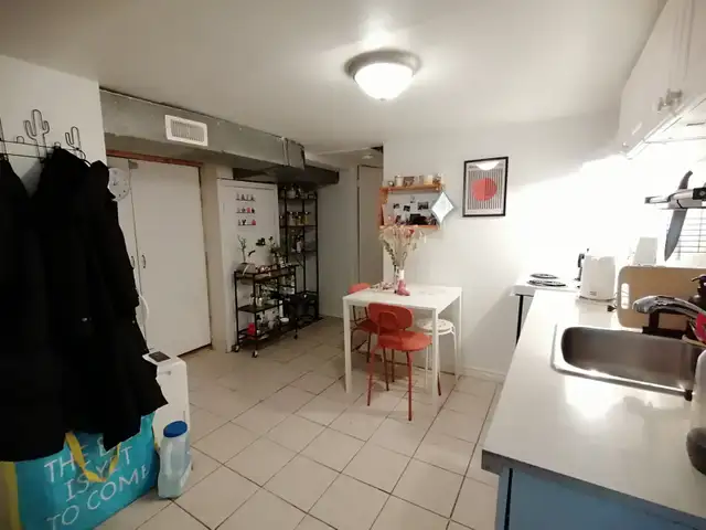 Spacious basement apartment/Pet friendly - Bloor St&Dufferin St - Photo 4