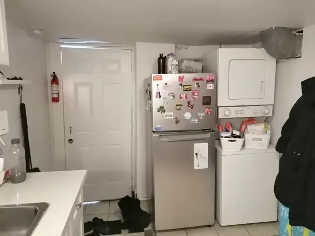 Spacious basement apartment/Pet friendly - Bloor St&Dufferin St - Photo 5