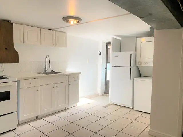 Spacious basement apartment/Pet friendly - Bloor St&Dufferin St - Photo 7