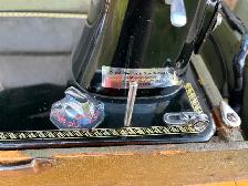 Antique Kemore Sewing Machine with Case - Photo 4